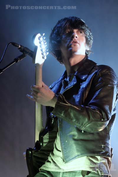 ARCTIC MONKEYS - 2011-07-03 - BELFORT - Presqu'ile du Malsaucy - 